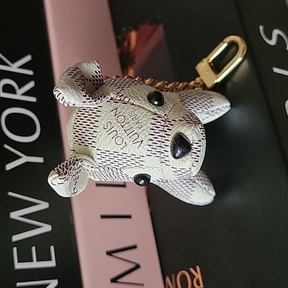 🆕️Luxury 🐕 White Doggie Damier azur Style Leather Novelty Keychain / Bag Charm - Picture 2 of 16